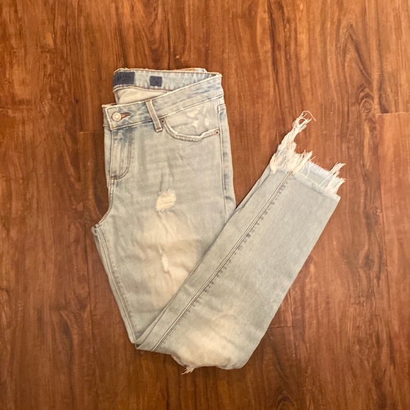 Lucky Brand Denim - 🍍3 for $15🍍 Lucky brand Women’s Distressed Jeans